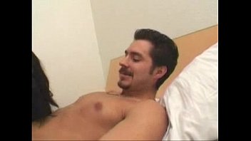 Арабская милфа отсасывает хер секс туриста и дает в жопу за копейки